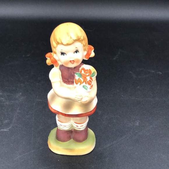 Vintage Napcoware NAPCO Hummel Style Ceramic Girl Figurines C7118. - Picture 7 of 10